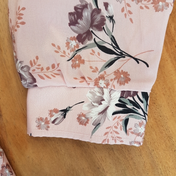 Vintage 70's Floral Button Down Blouse • Sz 11/12 - Picture 4 of 15